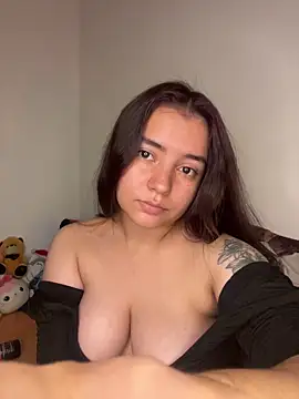 Snapshot of Ema_kraus chatting on February 12, 12:10 am Ema kraus online show from February 12, 12:10 am