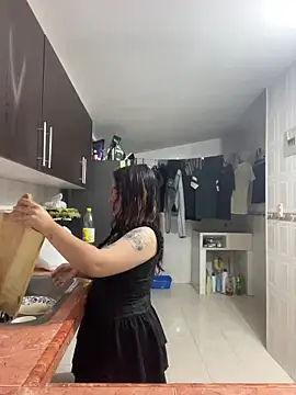 Snapshot of Ema_kraus chatting on February 18, 12:41 am Ema kraus online show from February 18, 12:41 am