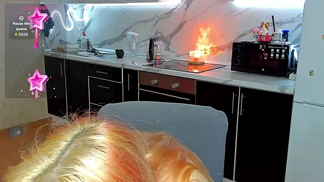 Sweet white chocolate online show from November 27, 8:15 am