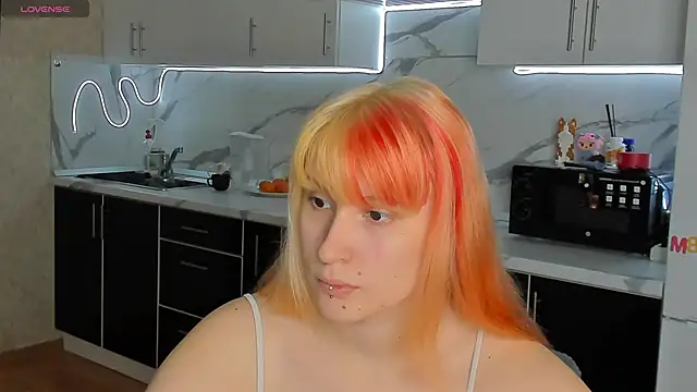 Sweet white chocolate online show from November 18, 10:07 am