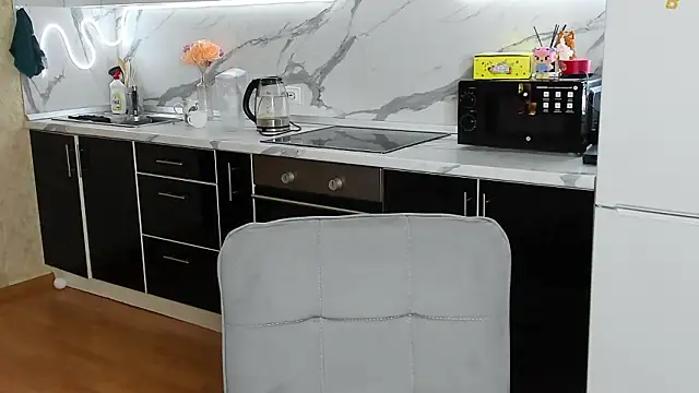 Sweet white chocolate online show from February 7, 9:56 pm