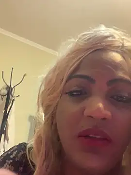 Snapshot of The-Beyonce chatting on January 2, 3:37 am The-Beyonce online show from January 2, 3:37 am