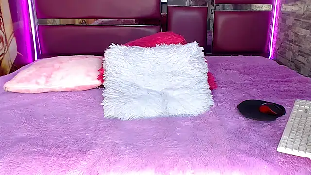 Snapshot of perfectlump chatting on February 15, 2:11 pm perfectlump online show from February 15, 2:11 pm