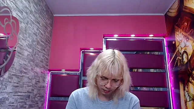 Snapshot of perfectlump chatting on October 18, 1:57 pm perfectlump online show from October 18, 1:57 pm