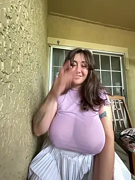 Snapshot of MadelynnMoon chatting on June 3, 5:28 pm MadelynnMoon online show from June 3, 5:28 pm