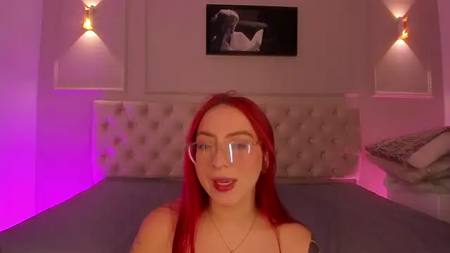 Snapshot of anniemartinezz chatting on September 14, 1:33 pm anniemartinezz online show from September 14, 1:33 pm