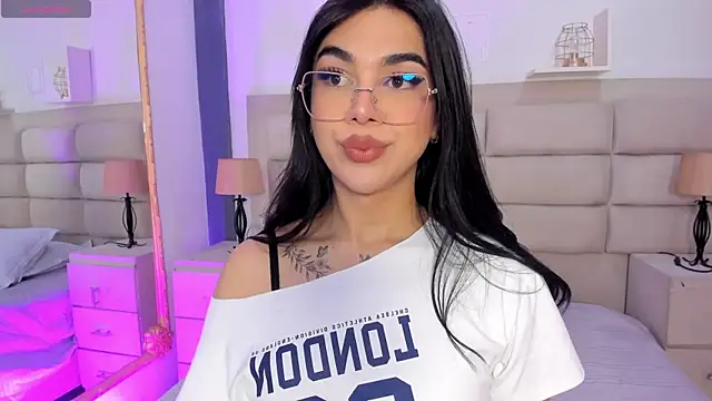 RoseCassie online show from October 8, 1:34 pm