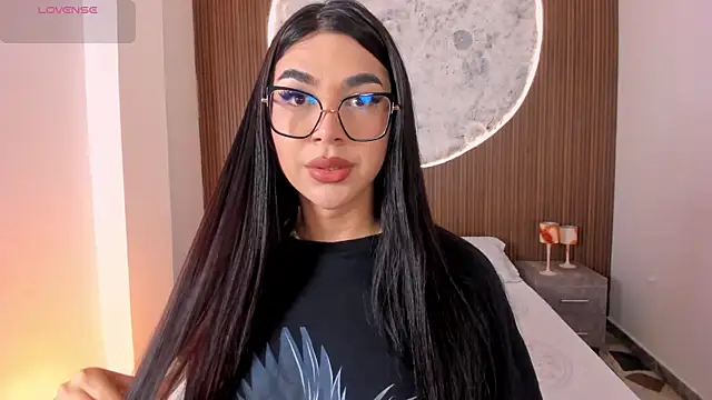 RoseCassie online show from April 11, 3:16 pm