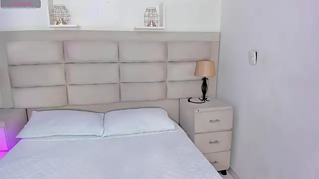 RoseCassie online show from October 11, 1:45 pm