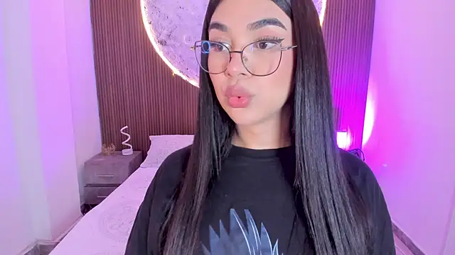 Snapshot of RoseCassie chatting on July 15, 1:18 pm RoseCassie online show from July 15, 1:18 pm