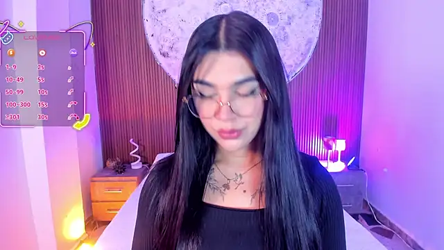 Snapshot of RoseCassie chatting on June 10, 1:34 pm RoseCassie online show from June 10, 1:34 pm