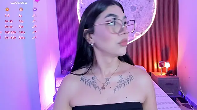 Snapshot of RoseCassie chatting on June 18, 2:00 pm RoseCassie online show from June 18, 2:00 pm