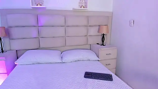 RoseCassie online show from October 29, 1:32 pm