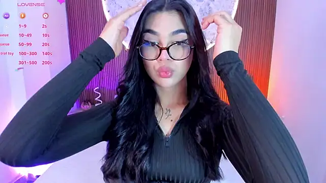 Snapshot of RoseCassie chatting on June 6, 1:49 pm RoseCassie online show from June 6, 1:49 pm
