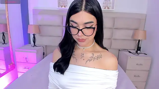 RoseCassie online show from October 3, 1:34 pm