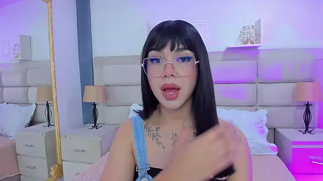 RoseCassie online show from March 22, 1:30 pm