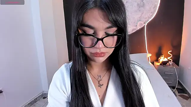 RoseCassie online show from December 15, 1:28 pm