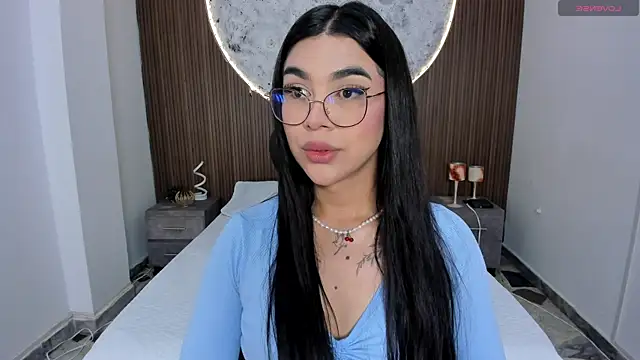 RoseCassie online show from May 18, 1:05 pm