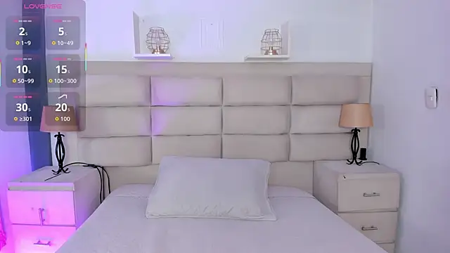 RoseCassie online show from September 23, 1:18 pm