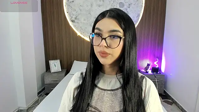 RoseCassie online show from December 18, 1:48 pm