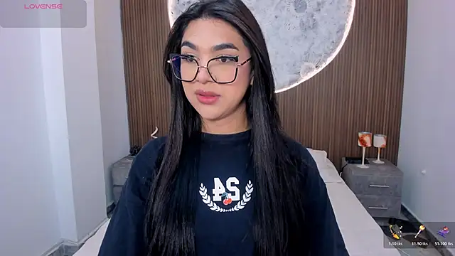 RoseCassie online show from April 22, 1:40 pm