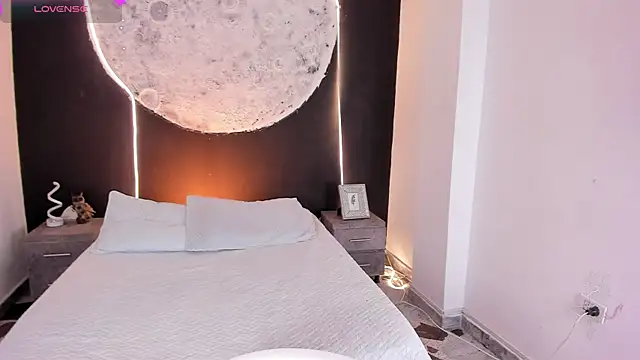 RoseCassie online show from November 26, 1:33 pm