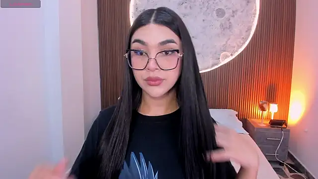 RoseCassie online show from May 5, 1:25 pm