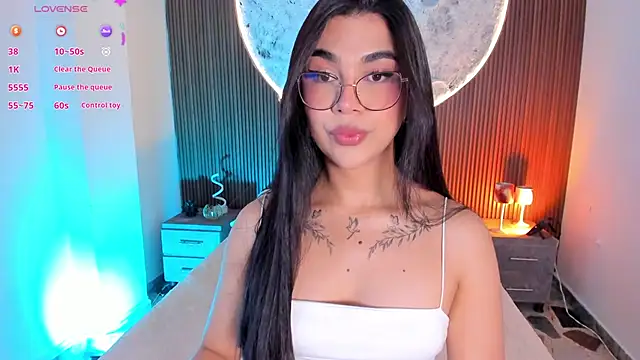 RoseCassie online show from June 2, 1:33 pm