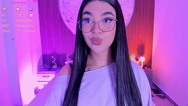 Snapshot of RoseCassie chatting on June 16, 1:22 pm RoseCassie online show from June 16, 1:22 pm