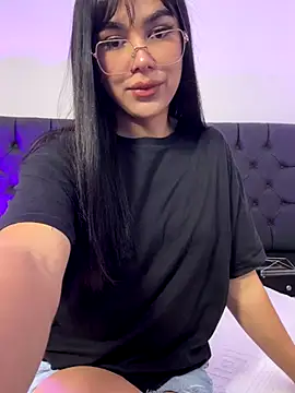 RoseCassie online show from November 7, 1:04 pm