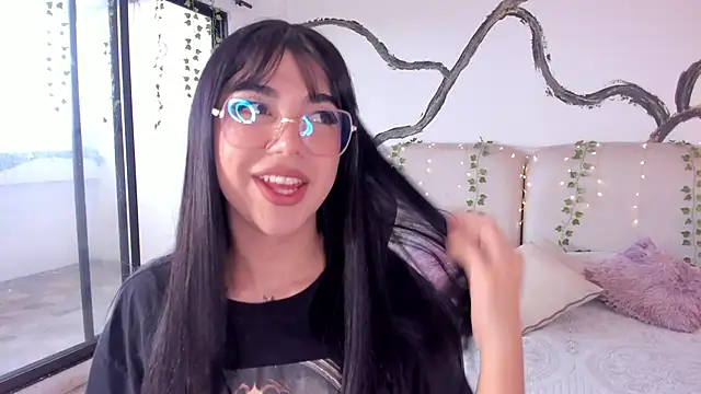 RoseCassie online show from October 31, 1:52 pm