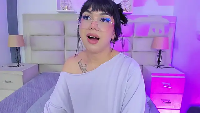 RoseCassie online show from March 18, 6:50 pm