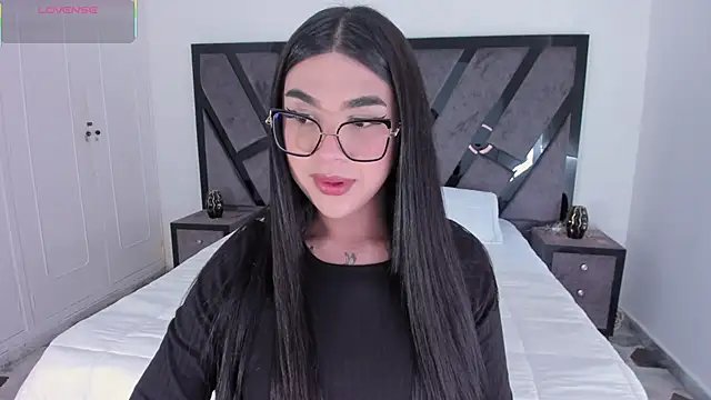 RoseCassie online show from April 21, 2:01 pm