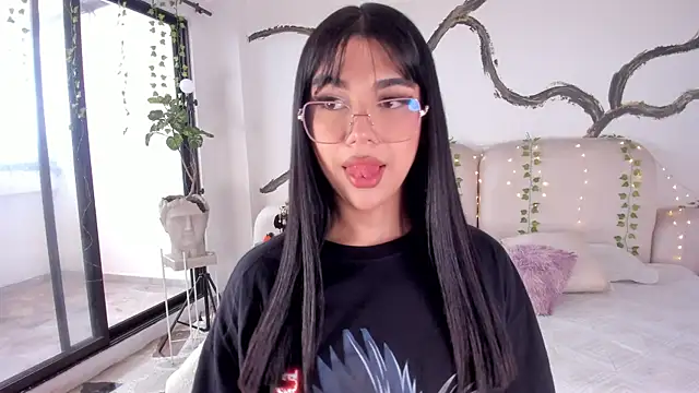 RoseCassie online show from October 28, 1:54 pm