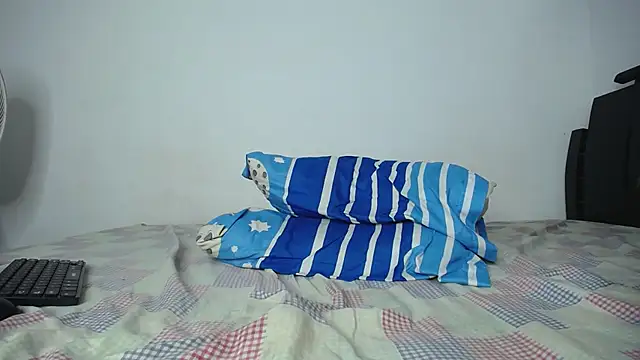 xoxo 06 online show from March 1, 11:04 pm