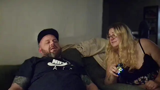 Thickirishcock850 online show from April 2, 7:04 am