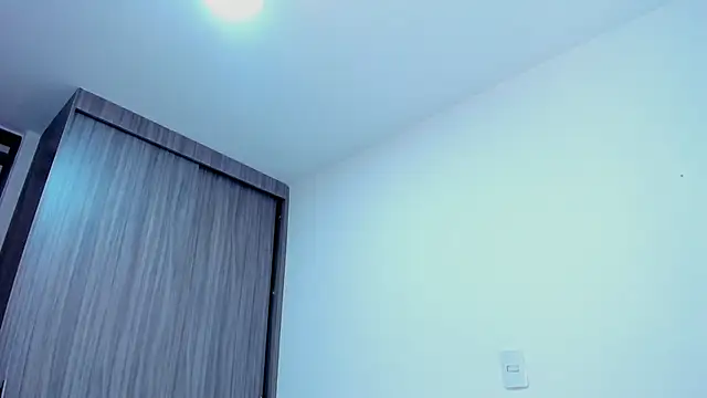 Snapshot of Sara_Leblanc chatting on November 11, 4:02 pm Sara Leblanc online show from November 11, 4:02 pm