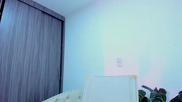 Snapshot of Sara_Leblanc chatting on November 19, 12:38 pm Sara Leblanc online show from November 19, 12:38 pm