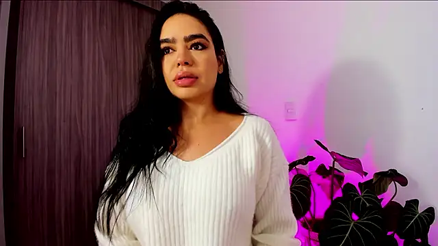 Snapshot of Sara_Leblanc chatting on February 3, 12:43 pm Sara Leblanc online show from February 3, 12:43 pm