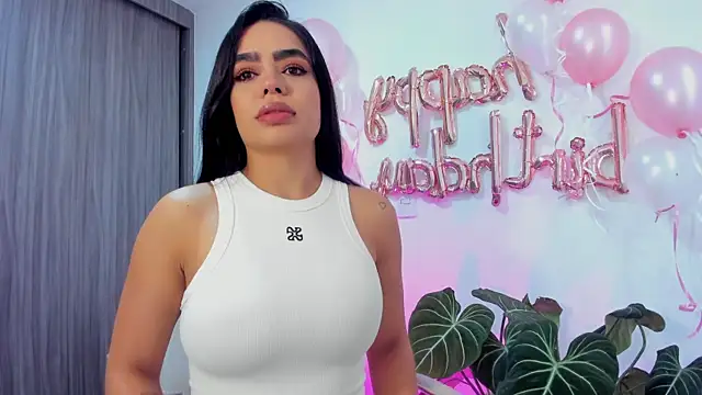 Snapshot of Sara_Leblanc chatting on November 12, 2:21 pm Sara Leblanc online show from November 12, 2:21 pm