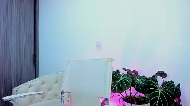 Snapshot of Sara_Leblanc chatting on November 26, 1:22 pm Sara Leblanc online show from November 26, 1:22 pm