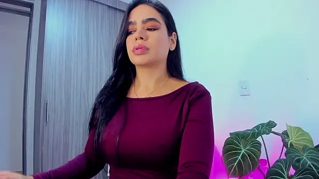 Snapshot of Sara_Leblanc chatting on January 15, 1:36 pm Sara Leblanc online show from January 15, 1:36 pm