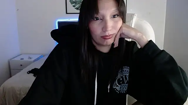 mia collens online show from December 18, 1:00 am