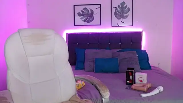 Snapshot of mia_collens chatting on November 15, 2:48 am mia collens online show from November 15, 2:48 am