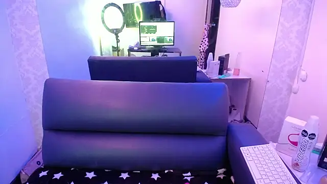 mia collens online show from February 5, 10:49 pm