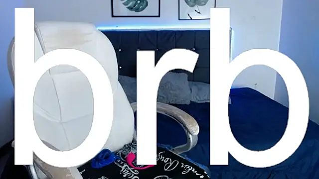 Snapshot of mia_collens chatting on November 27, 2:34 am mia collens online show from November 27, 2:34 am