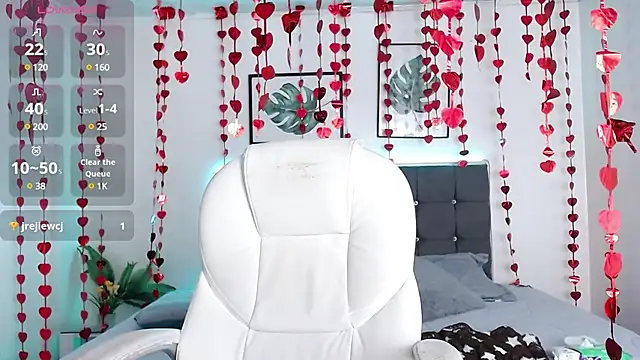 Snapshot of mia_collens chatting on February 12, 2:24 am mia collens online show from February 12, 2:24 am