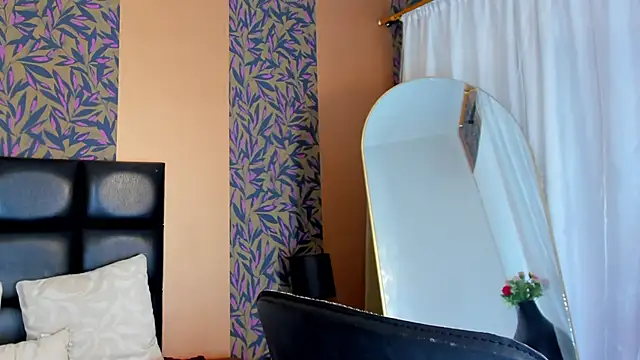 Snapshot of hinata_itachi chatting on November 15, 6:06 am hinata itachi online show from November 15, 6:06 am