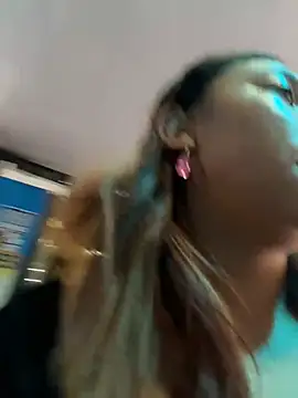 lauraltt online show from November 30, 7:03 pm