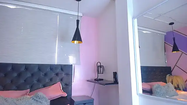 lauraltt online show from February 25, 9:15 pm